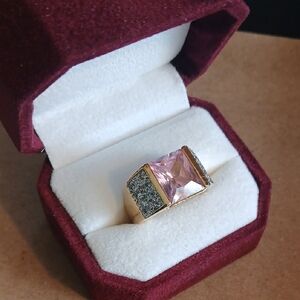 Vintage Ring Gold Tone Pink